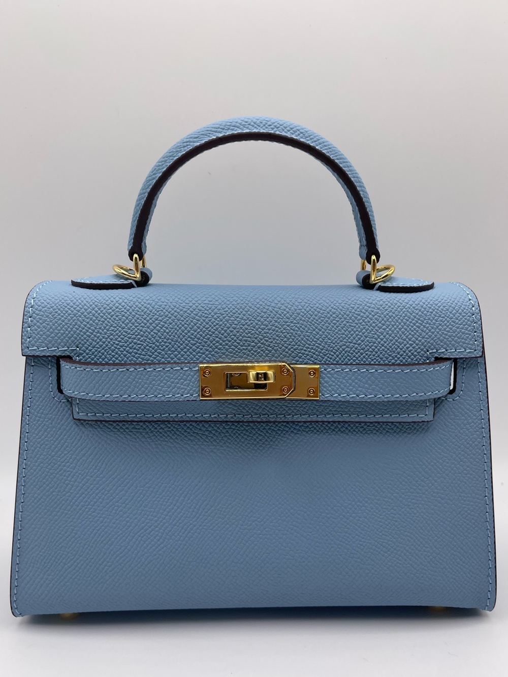 The Kinsley 19 - Bleu Linen